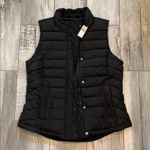 NWT Gap black insulated puffer vest size M